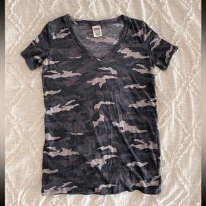 VS PINK camo tee
